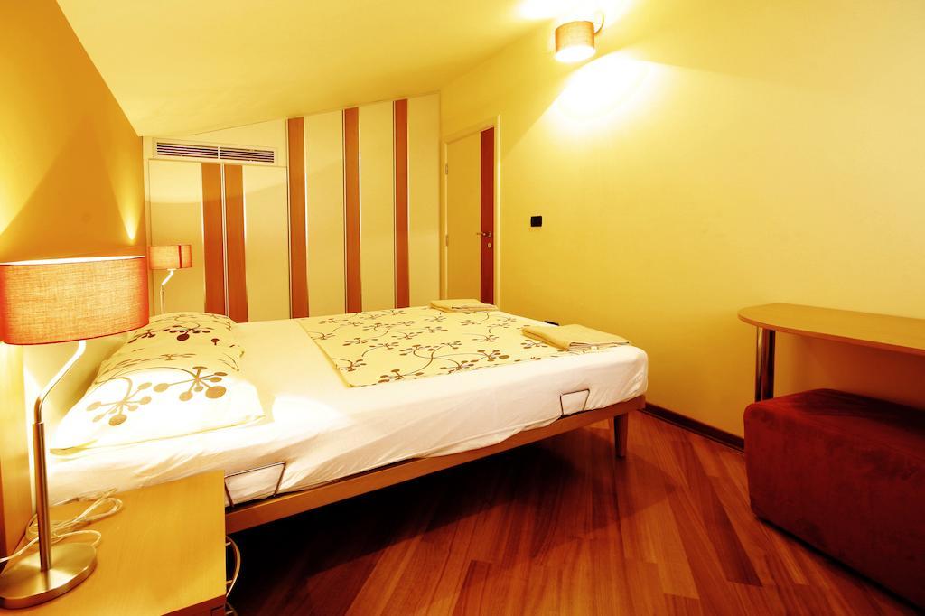 Apartments Rossana Porec Exterior photo